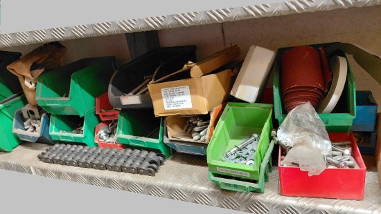 Schrauben und Kleinteile