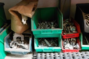 Schrauben und Kleinteile