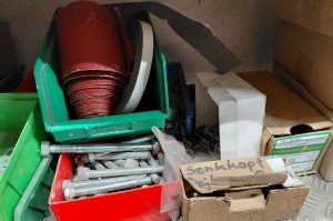 Schrauben und Kleinteile