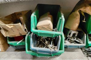 Schrauben und Kleinteile