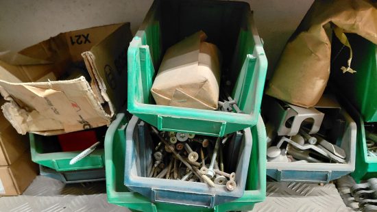 Schrauben und Kleinteile