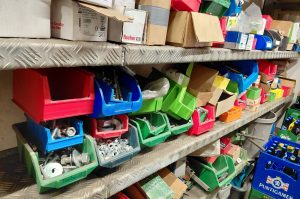 Schrauben und Kleinteile