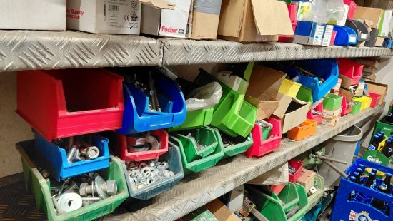 Schrauben und Kleinteile