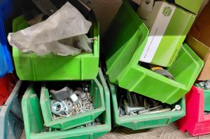 Schrauben und Kleinteile