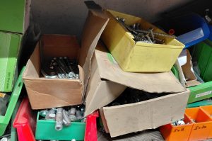 Schrauben und Kleinteile