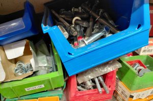 Schrauben und Kleinteile