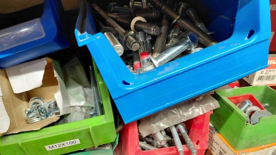 Schrauben und Kleinteile