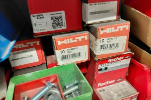 Schrauben und Kleinteile