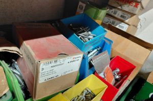 Schrauben und Kleinteile