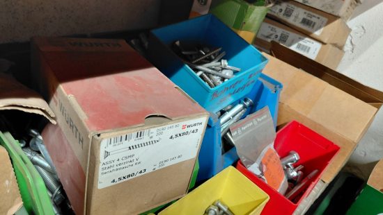 Schrauben und Kleinteile