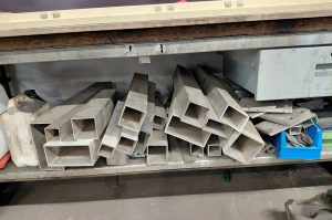 Diverse Metallabschnitte