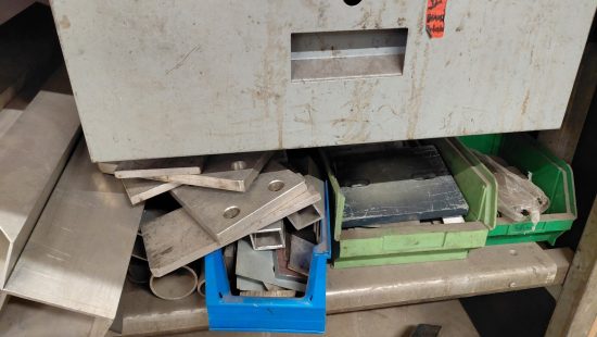 Diverse Metallabschnitte