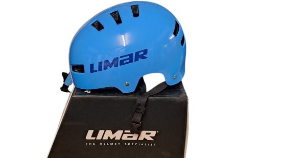 Helm blau