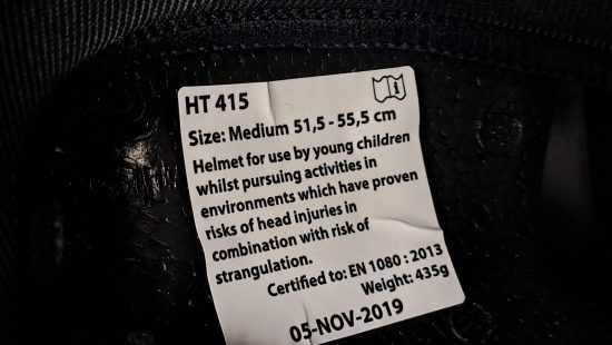 Helm schwarz glänzend