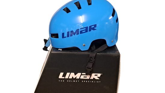 Helm blau