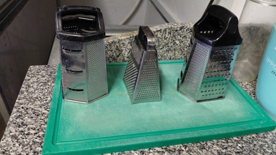 Schneidbretter mit Reiben L