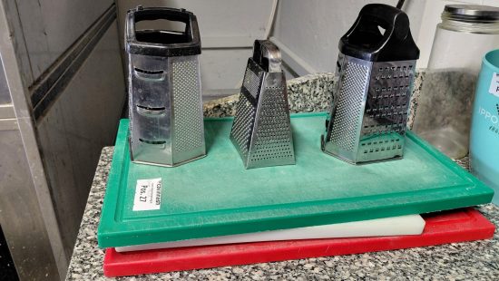 Schneidbretter mit Reiben L