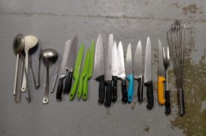 Küchenmesser und Haushaltshelfer L