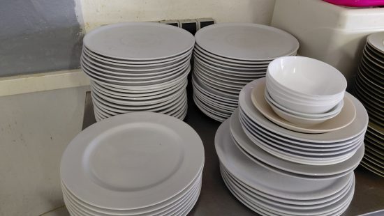 Diverse Teller weiß L