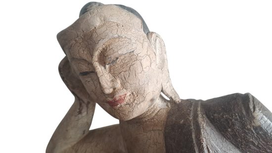 Asiatische Holzstatue