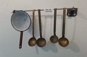 Rattankorbständer