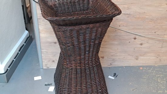 Rattankorbständer