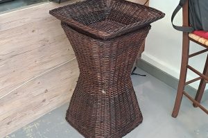 Rattankorbständer