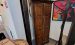 Holzschrank mit Inhalt