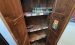 Holzschrank mit Inhalt