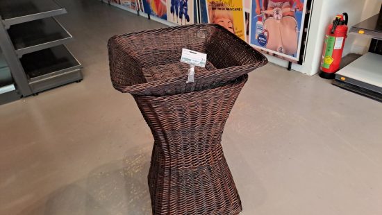 Rattankorbständer
