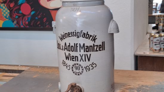 Retro Weinessigspender