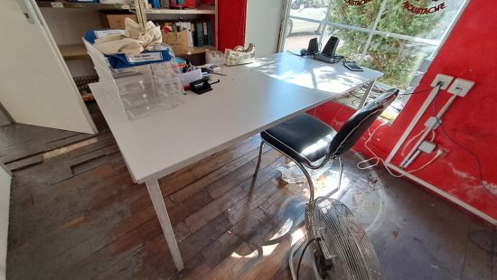 Schreibtisch B
