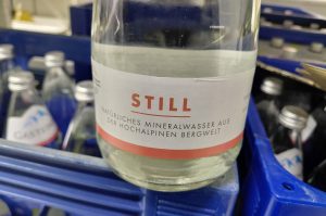 Mineralwasser still