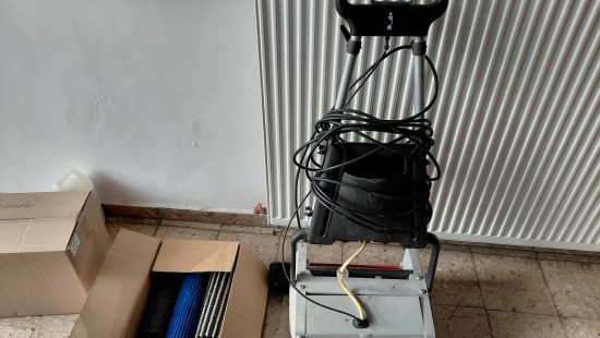 Bodenreinigungsmaschine E