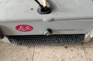 Bodenreinigungsmaschine E