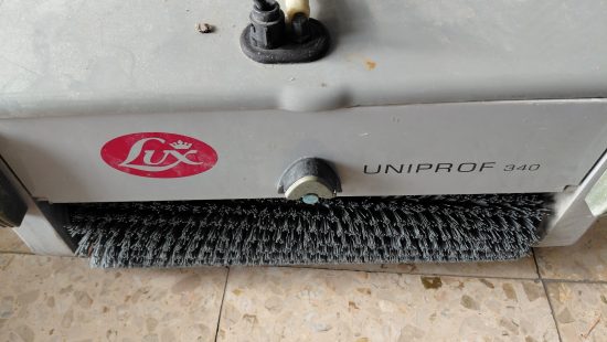 Bodenreinigungsmaschine E