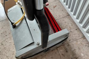 Bodenreinigungsmaschine E