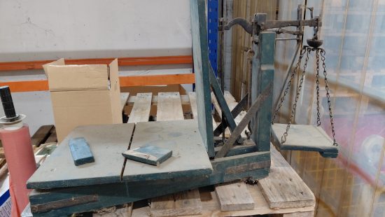 Historische Balkenwaage E