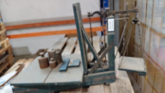 Historische Balkenwaage E