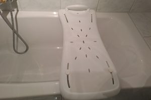 Badewannensitz mit Halterung B