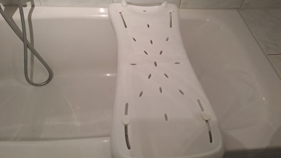 Badewannensitz mit Halterung B
