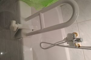 Badewannensitz mit Halterung B