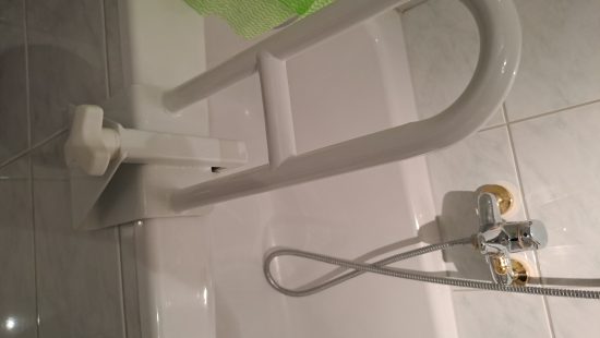 Badewannensitz mit Halterung B