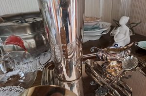 Gläser und Geschirr WZ