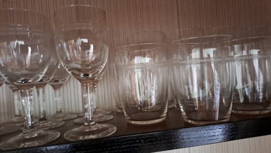Gläser und Geschirr WZ