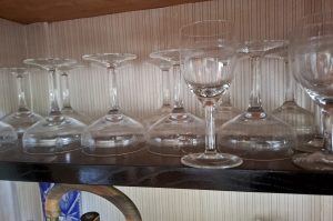 Gläser und Geschirr WZ