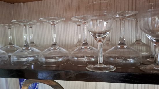 Gläser und Geschirr WZ