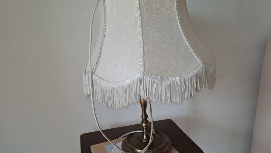 Tischlampe mit Tisch