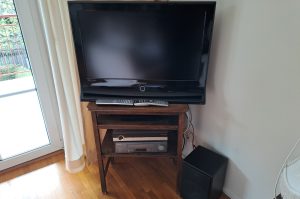 TV-Geräte mit Tisch