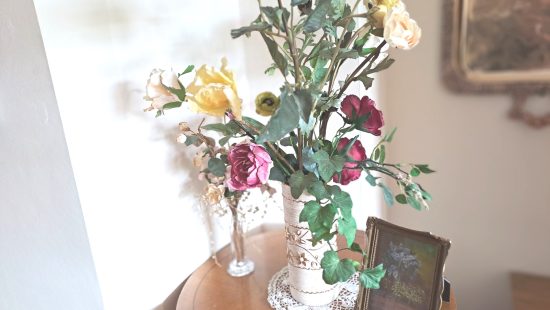 Gemälde inkl. Blumendeko